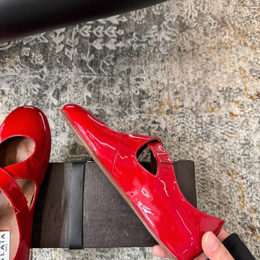 ALAÏA Red Patent Mary Jane Flats - Picture 5 of 9